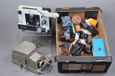 Lot 373 - Cameras and Related Items