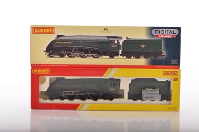 Lot 162 - Pair of Hornby 00 Gauge boxed BR green Class A4 Locomotives and Tenders one with sound (2)