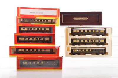 Lot 172 - Hornby 00 Gauge boxed R320 SR green West Country Class  21C101 'Exeter' and various Pullman Coaches (8)