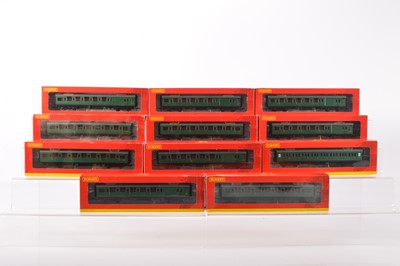 Lot 175 - Hornby 00 Gauge boxed BR green Maunsell Corridor Coaches (11)