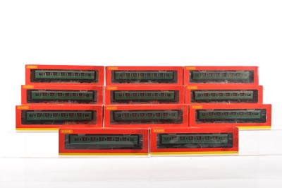 Lot 176 - Hornby 00 Gauge boxed BR green Maunsell Corridor Coaches (11)