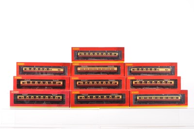 Lot 181 - Hornby 00 Gauge boxed BR blood and custard Maunsell Coaches (10)