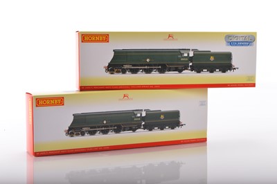 Lot 238 - Pair of Hornby 00 Gauge boxed BR green unrebuilt Merchant Navy Class Locomotives and Tenders one with sound (2)