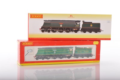 Lot 245 - Pair of Hornby 00 Gauge boxed BR green unrebuilt Battle of Britain and West Country Class Locomotives and Tenders (2)