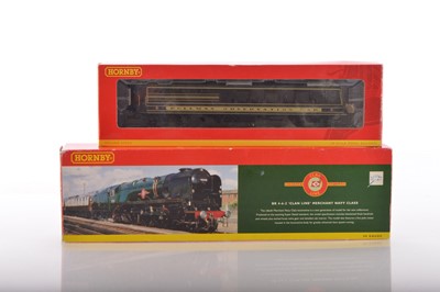 Lot 250 - Hornby 00 Gauge R2169 boxed BR green West Country Class 35028  'Clan Line' Locomotive and Tender and R4377 Pullman Observation Car (2)