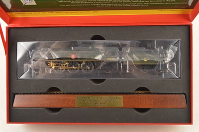 Lot 258 - Hornby 00 Gauge Centenary Year Ltd Ed Model R3824 BR green Rebuilt Merchant Navy Class 35028 'Clan Line' Locomotive and Tender with Gold Plated parts