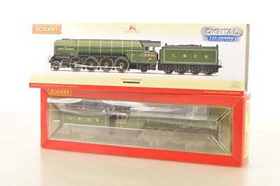 Lot 262 - Hornby 00 Gauge R3246TTS LNER green Class P2 2001 'Cock of the North' Locomotive and Tender with Sound