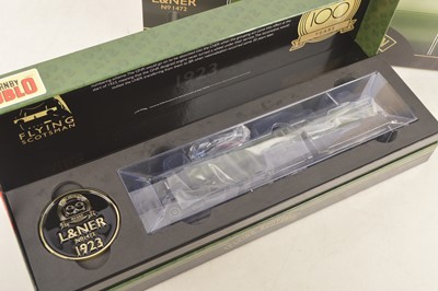 Lot 283 - Hornby (China) Hornby-Dublo 00 Gauge Ltd Ed R30206 LNER green  1472 'Flying Scotsman' 100 Years 1923 Locomotive and Tender