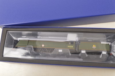 Lot 284 - Hornby (China) Hornby-Dublo 00 Gauge R30112 BR green Merchant Navy Class unrebuilt 35026 'Lamport & Holt Line' metal body Locomotive and Tender