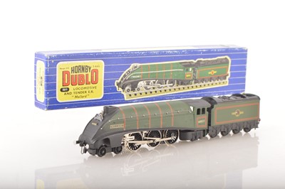 Lot 295 - Hornby-Dublo 00 Gauge 3-Rail late issue 3211 BR green 60022 'Mallard' Locomotive and Tender