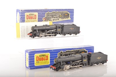 Lot 296 - Hornby-Dublo 00 Gauge 3-Rail late issue 3224 BR black Class 8F 2-8-0 and earlier model Locomotives and Tenders (2)