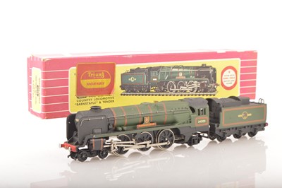 Lot 310 - Hornby-Dublo with Tri-ang Hornby Label 00 Gauge 2-Rail Boxed 2235 BR green West Country Class 34005 'Barnstaple' Locomotive and tender