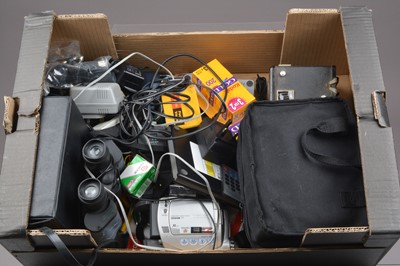 Lot 389 - A Tray of Camera Related Items