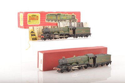 Lot 312 - Hornby-Dublo 00 Gauge 2-Rail Boxed BR green Castle Class Locomotives and Tenders (2)