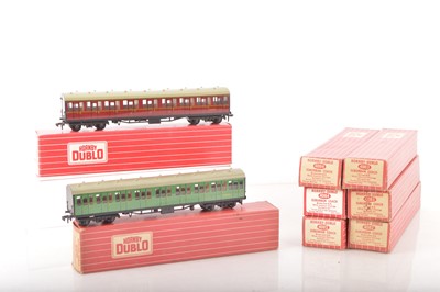 Lot 321 - Hornby-Dublo 00 Gauge 2-Rail Boxed Super Detail BR red and green Suburban Coaches (8)