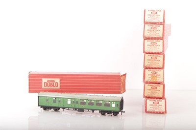 Lot 322 - Hornby-Dublo 00 Gauge 2-Rail Boxed Super Detail BR SR green Corridor Coaches (8)