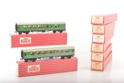 Lot 323 - Hornby-Dublo 00 Gauge 2-Rail Boxed Super Detail BR SR green Corridor Coaches (8)