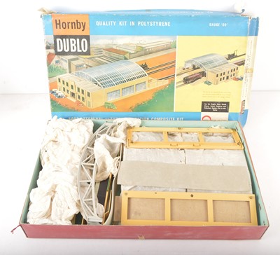 Lot 332 - Hornby-Dublo 00 Gauge 2-Rail Boxed 5083 Terminus or Through Station Composite Kit