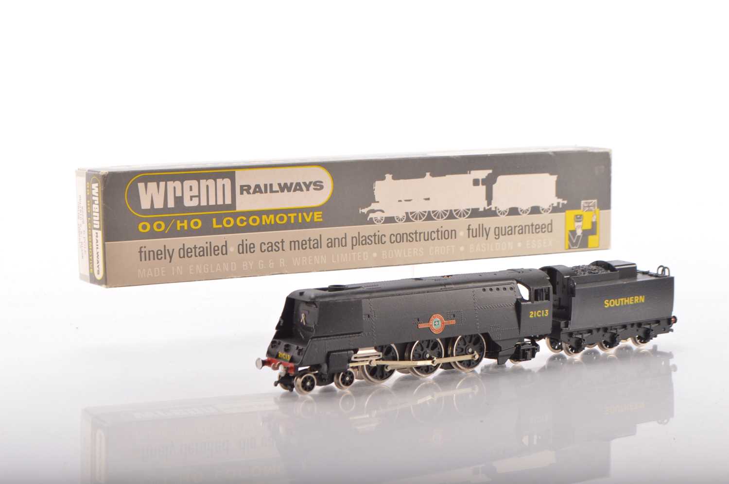 Lot 343 - Uncommon Wrenn 00 Gauge boxed W2278 5-Pole Wartime Southern Black Merchant Navy Class 21C13 'Blue Funnel' Locomotive and Tender