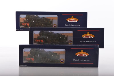 Lot 346 - Three Bachmann boxed 00 Gauge WD Austerity 2-8-0 Locomotives and Tenders (3)