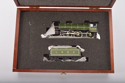 Lot 369 - Bachmann boxed 00 Gauge 31-705 LNER green Class B1 1306 'Mayflower' Locomotive and Tender