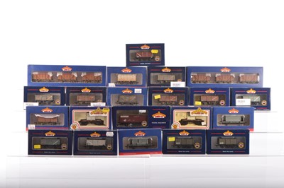 Lot 387 - Bachmann boxed 00 Gauge mixed Goods Rolling stock including weathered wagons (21 boxes, 25 wagons)