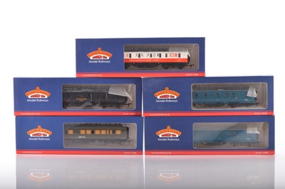 Lot 394 - Bachmann boxed 00 Gauge Departmental Coaches and Parcels Vans (5)