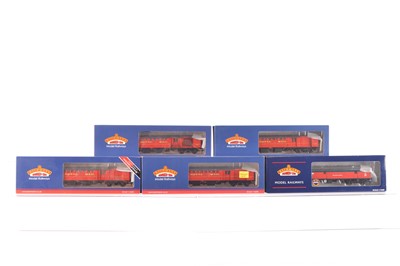 Lot 407 - Bachmann boxed 00 Gauge Royal Mail red Post Office Sorting Vans and GUV Rail Express Systems Van (5)