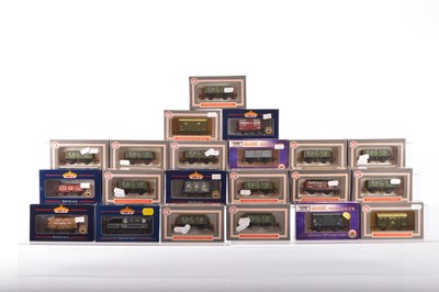 Lot 424 - Eleven Dapol 00 Gauge Emlyn PO Wagons and other Dapol and Bachmann wagons (21)