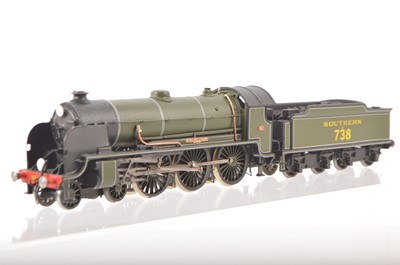 Lot 453 - A superb South Eastern Finecast Kitbuilt 00 Gauge SR lined green King Arthur Class 738 'King Elinore' 4-6-0 Locomotive and Tender