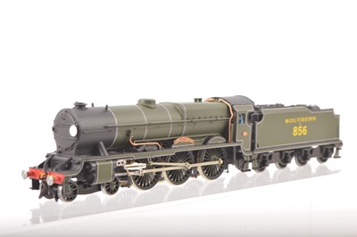 Lot 454 - A superb Crownline/Craftsman Kitbuilt 00 Gauge SR lined green Lord Nelson Class E856 'Lord St Vincent' 4-6-0 Locomotive and Tender