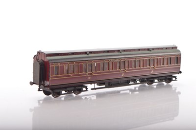 Lot 515 - Lawrence Scale Models 00 Gauge Midland Railway maroon 3rd Class No 15 Clerestory Corridor Coach