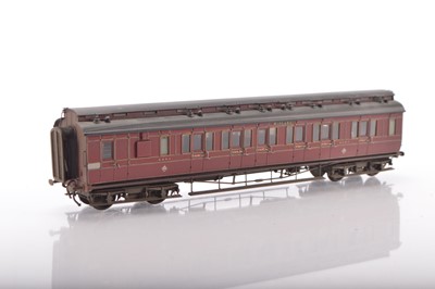 Lot 516 - R &V Cooper Rocar 00 Gauge Midland Railway maroon 1st/3rd Class No 3301 Clerestory Corridor Coach