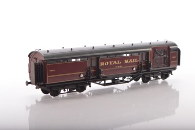 Lot 526 - Badger Models 00 Gauge Professionally made LMS lined maroon short bogie Royal Mail Sorting Van with collection nets No 3275