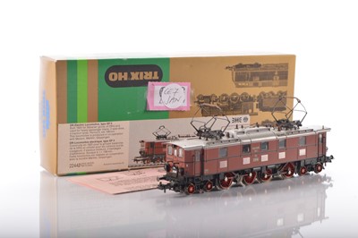 Lot 536 - Trix HO Gauge 22442 DR brown 21530 Ellok 5 Electric locomotive