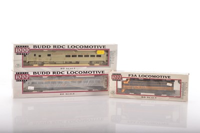 Lot 592 - Pair of Walthers Proto 1000 American HO Gauge Budd Rail Cars a dn F3A Diesel Locomotive (3)