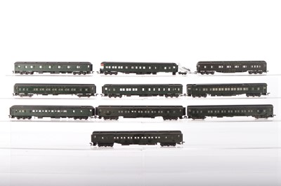 Lot 617 - Ten Rivarossi unboxed American HO Gauge dark green Pullman Coaches (10)