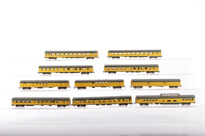 Lot 620 - Ten Rivarossi unboxed American HO Gauge Chicago and North Western yellow and green coaches (10)