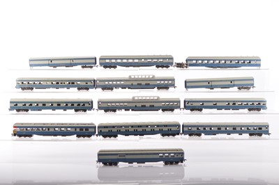 Lot 622 - Thirteen Rivarossi unboxed American HO Gauge Baltimore and Ohio blue and grey Coaches (8)