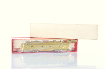 Lot 633 - Rivarossi boxed American HO Gauge 1829 B&O gold painted plastic simulated brass GM E8 (E9) Diesel Locomotive