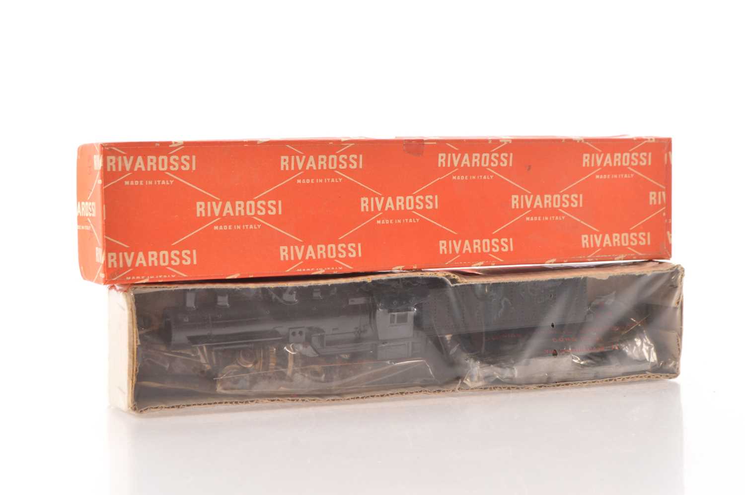 Lot 642 - Rivarossi boxed American HO Gauge unmade kit black SM L SP/R Steam Locomotive and Tender