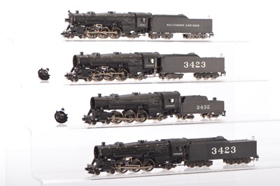 Lot 651 - Rivarossi unboxed American HO Gauge Pacific 4-6-2 black Steam Locomotives and Tenders (4)