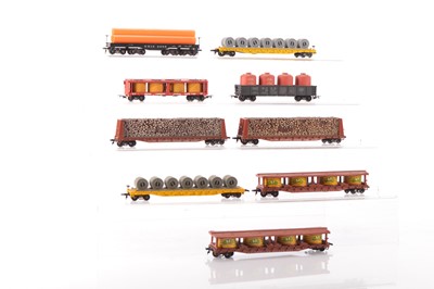 Lot 686 - Rivarossi unboxed American HO Gauge various makers Pickle Wood Pulp and Cable Drum wagons (9)