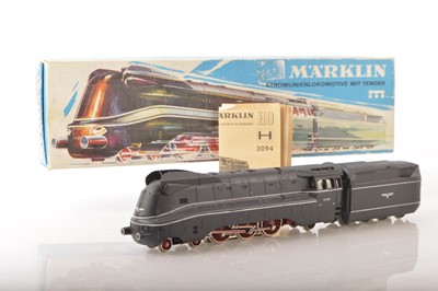 Lot 696 - A boxed vintage Marklin HO Gauge 3-rail German (DR) Streamlined 4-6-2 Locomotive and Tender