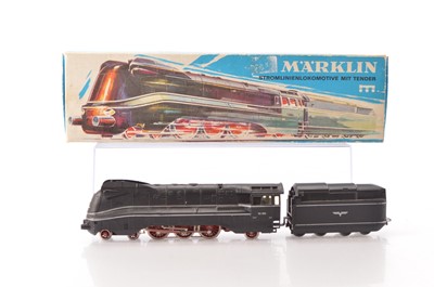 Lot 696 - A boxed vintage Marklin HO Gauge 3-rail German (DR) Streamlined 4-6-2 Locomotive and Tender