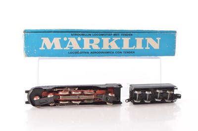 Lot 696 - A boxed vintage Marklin HO Gauge 3-rail German (DR) Streamlined 4-6-2 Locomotive and Tender
