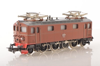 Lot 703 - A vintage Marklin HO Gauge 3-rail Swedish (SJ) overhead Electric Locomotive