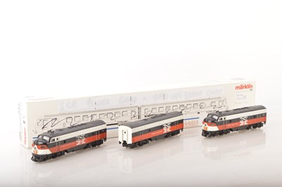 Lot 712 - A three-part vintage Marklin HO Gauge 3-rail American New Haven F7 Diesel Locomotive set