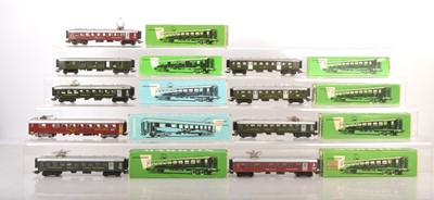 Lot 716 - Vintage Marklin HO Gauge 3-rail Swiss (SBB) Coaching Stock (9)