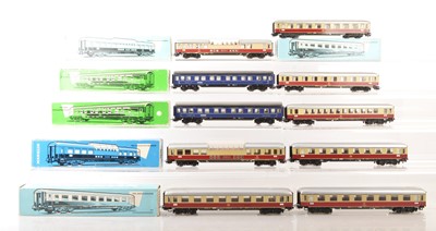 Lot 717 - Vintage Marklin HO Gauge 3-rail German (DB) Coaching Stock (10)